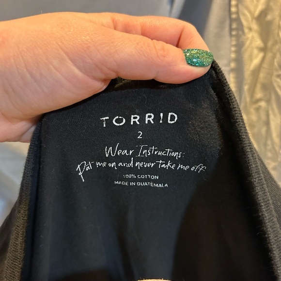 Torrid Cream and Black Graphic Relaxed T-Shirt - Picture 4 of 4